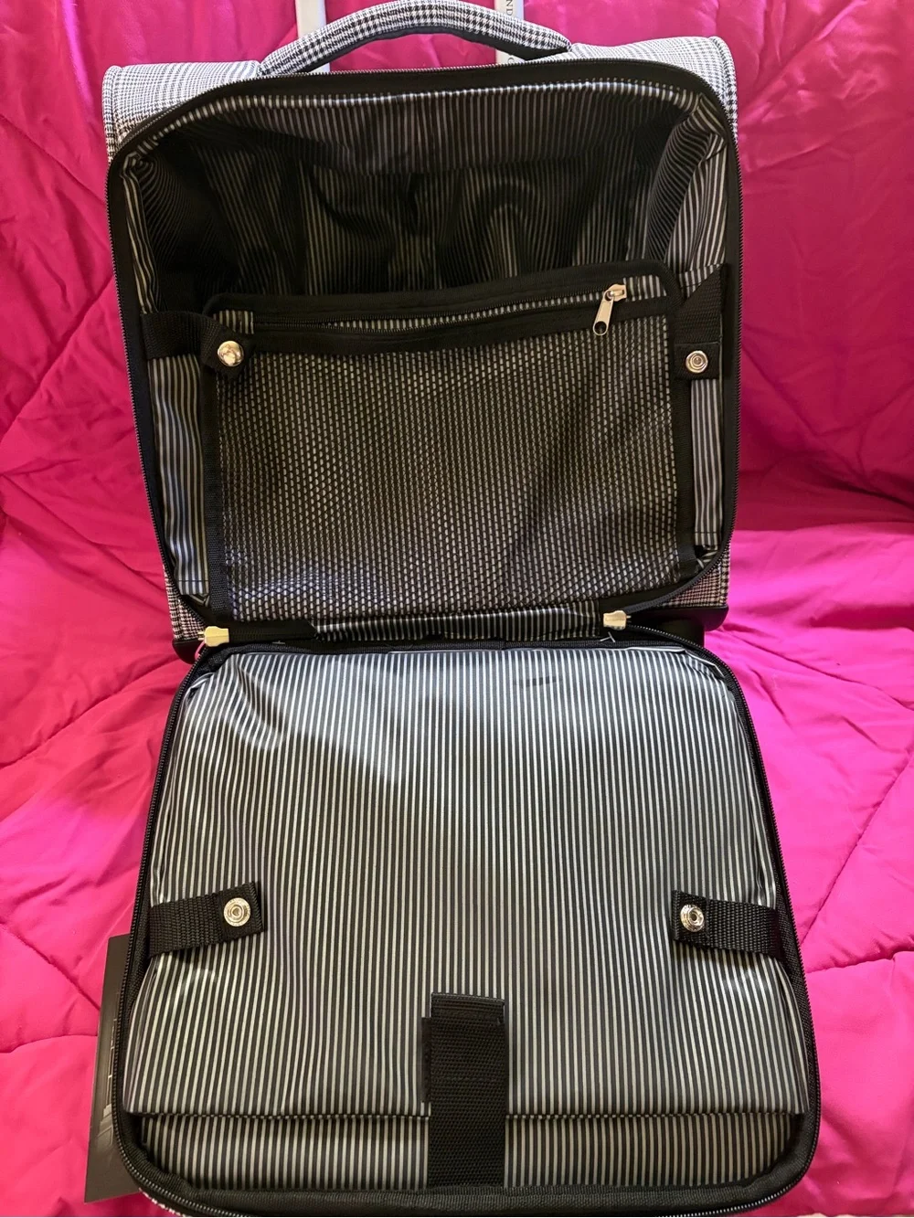 London Fog Black Houndstooth Plaid Rolling/LapTop 8/Spinner Under Seat Carry~On